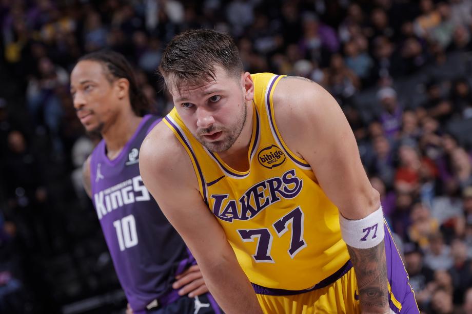 竞技宝官网-NBA-东契奇空砍42分 国王背靠背送湖人3连败