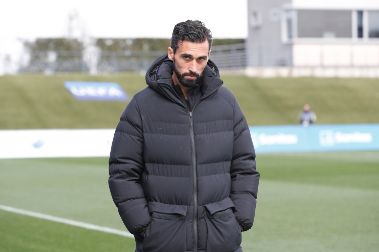 竞技宝官网-罗马诺：阿韦洛亚能带来冠军则继续执教，否则皇马今夏将另觅新帅