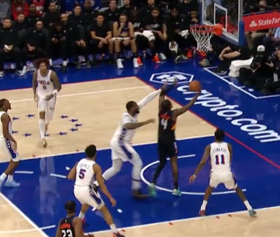 竞技宝赛事数据-蝴蝶穿花！杰伦·格林绕掩护接球顺下 强攻打中复出后个人首球